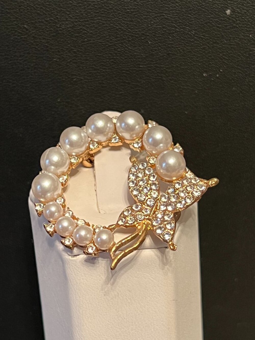 Goldplated Simulated Pearl and Crystal Butterfly Brooch Pin (225)